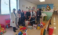 Natale con i bambini ricoverati per i poliziotti di Licata