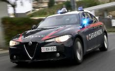 Provoca un incidente e si scaglia contro i militari: cinquantacinquenne ai domiciliari