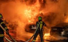 Licata, auto in fiamme nella notte: &egrave; caccia al piromane