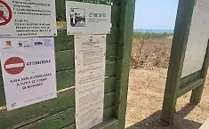 Torre Salsa, stop al nudismo integrale in spiaggia: cartelli e divieti nella riserva di Siculiana