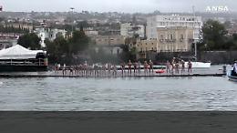 San Silvestro a mare 2025: il video della tradizionale gara di nuoto di fine anno (sotto una pioggia battente)