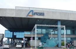 Punta Raisi, nel doppio fondo della valigia nascondevano 25 mila euro