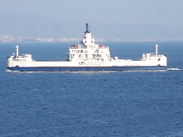 Coronavirus, un traghetto in pi&ugrave; sullo Stretto per camion e tir