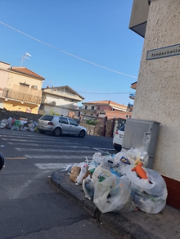 Mascali (CT): rifiuti nella località turistica di Fondachello