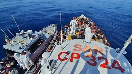 Peschereccio tunisino trasporta migranti all'Isola di Lampione