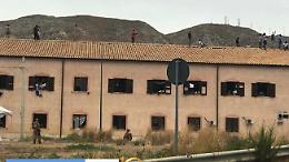 Migranti, nuova sommossa dei tunisini ospiti del Villa Sikania