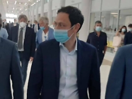 Caos posti Covid in Sicilia, le opposizioni individuano il colpevole: «Razza vada a casa»