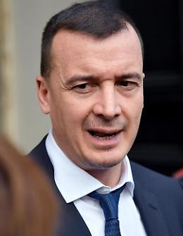 Covid, Rocco Casalino in isolamento fiduciario: compagno positivo