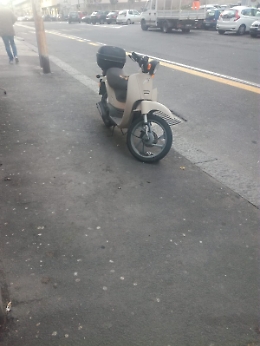 Catania: scooter da mesi abbandonato in Via Leopardi