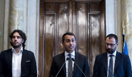 M5S implode nel paradosso del no al voto su Rousseau