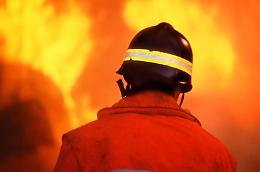 Notte di fuoco ad Agrigento: distrutti un furgone e un' auto di proprietà di due fratelli imprenditori