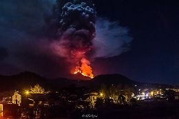 Immagini del sesto parossismo dell'Etna