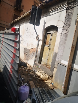 Catania: stabile abbandonato diventa deposito di rifiuti