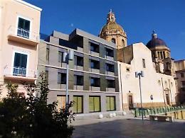 Marsala, aperta inchiesta sul palazzo moderno costruito tra gli edifici barocchi