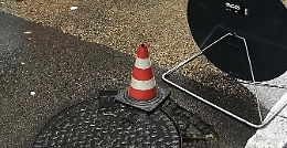 Messina, cede un tombino e un passante precipita per 5 metri