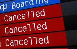 Lo stop ai voli per l'Italia di American Airlines: bloccato l'imbarco dei nostri connazionali