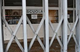 Virus e scuole chiuse, continua la polemica tra scienziati: «Indispensabile». «No, esagerato»