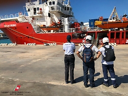 &laquo;Non &egrave; sicura&raquo;, la Guardia costiera ferma la Ocean Viking