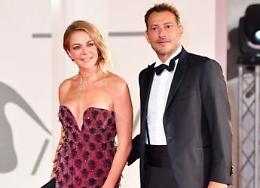 Claudia Gerini e Simon Clementi: a Venezia &egrave; amore da red carpet