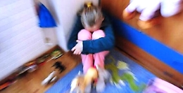 Palermo, facevano prostituire la figlia di nove anni: arrestati i genitori