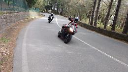 Troppe moto lungo la Mareneve: l'hanno scambiata per un circuito