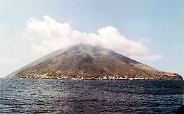 Overbooking per crociera alle Eolie: 100 turisti restano a Tropea