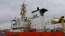 Finisce l'odissea dell'Aquarius, la nave attraccherà a Valencia