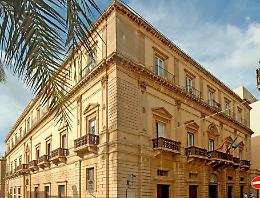 Vittoria, l'urlo del parroco antimafia
«Aver sciolto il Comune è un'offesa»