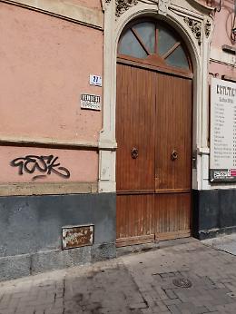 Catania, via Imbriani: pavimentazione anomala