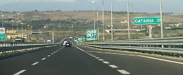 Con auto rubata fugge da inseguimento Polizia per 60 km: bloccato a Siracusa