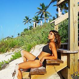 Elisabetta Canalis al traguardo dei 40: bella come a 20 anni