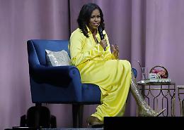 Michelle Obama in giallo limone e cuissardes glitterati: una ex first lady da "urlo"