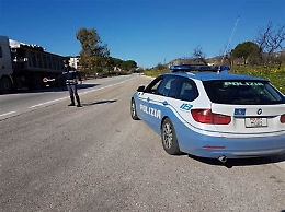 Auto della Polstrada travolta lungo l'A19, un ferito