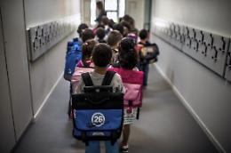 Via i libri pesanti dagli zaini, in Sicilia si andrà  a scuola col tablet (se passa la proposta M5s)
