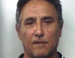 Trecastagni, ruba autoradio e dà fuoco alla vettura: arrestato