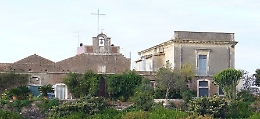 Catania, Wind stacca linea in chiesa:
parroco si rivolge all'avvocato