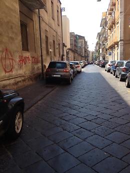 Catania: sosta selvaggia nelle vie G. Carnazza e Vecchia Ognina