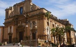 L'addio a Sciacca alla bambina morta per un aneurisma