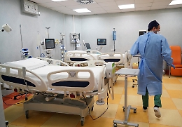 Covid, in Sicilia stop ai reparti a "fisarmonica". Razza: &laquo;Ora fase 3 con hub e nuovi posti&raquo;