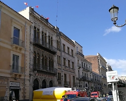 Catania: Bellini a rischio chiusura, i precari sul tetto del teatro Sangiorgi