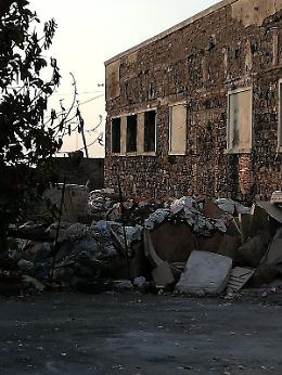 Catania, San Cristoforo:  Il sindaco mette gli autobus ma la spazzatura &egrave; sempre l&agrave;