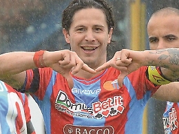Biagianti: all’asta le maglie di Catania e Fiorentina per il Banco Alimentare