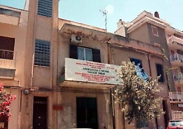 Nuova incursione al centro di accoglienza Padre Nostro: presidente ordina di murare l'ingresso dopo il secondo atto vandalico in 48 ore