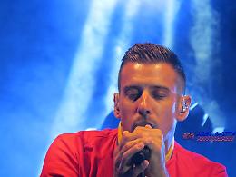 La scimmia di Gabbani fa ballare Zafferana, le foto dello show