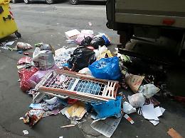 Catania, rifiuti in via D. Degli Abruzzi: il Comune deve intervenire