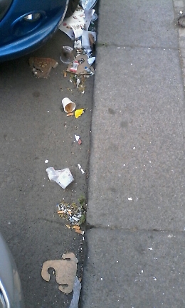 Operatori ecologici non pervenuti in via Santa Maria la Grande a Catania