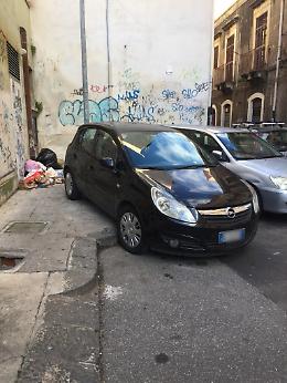 Catania, Via Sisto: appello dei residenti per la posa di paletti parapedonali