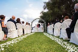 Matrimonio all'americana: rito e ricevimento 
in un’unica location. Anche in Sicilia è tendenza