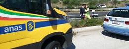 Incidenti, tre auto distrutte lungo la Palermo-Catania: bilancio di tre feriti