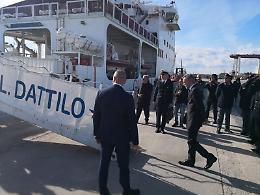 Il ministro Delrio a Pozzallo: &laquo;Qui accolte 50 mila persone&raquo;